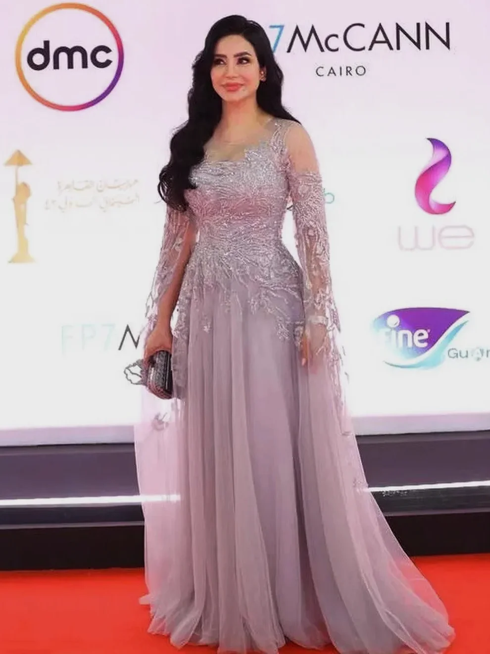 Oisslec Saudi Arabia Women Celebrity Carpet Dresses Sheer Crew Neck Prom Dress Lace Applique Long Sleeves Tulle Evening Gowns