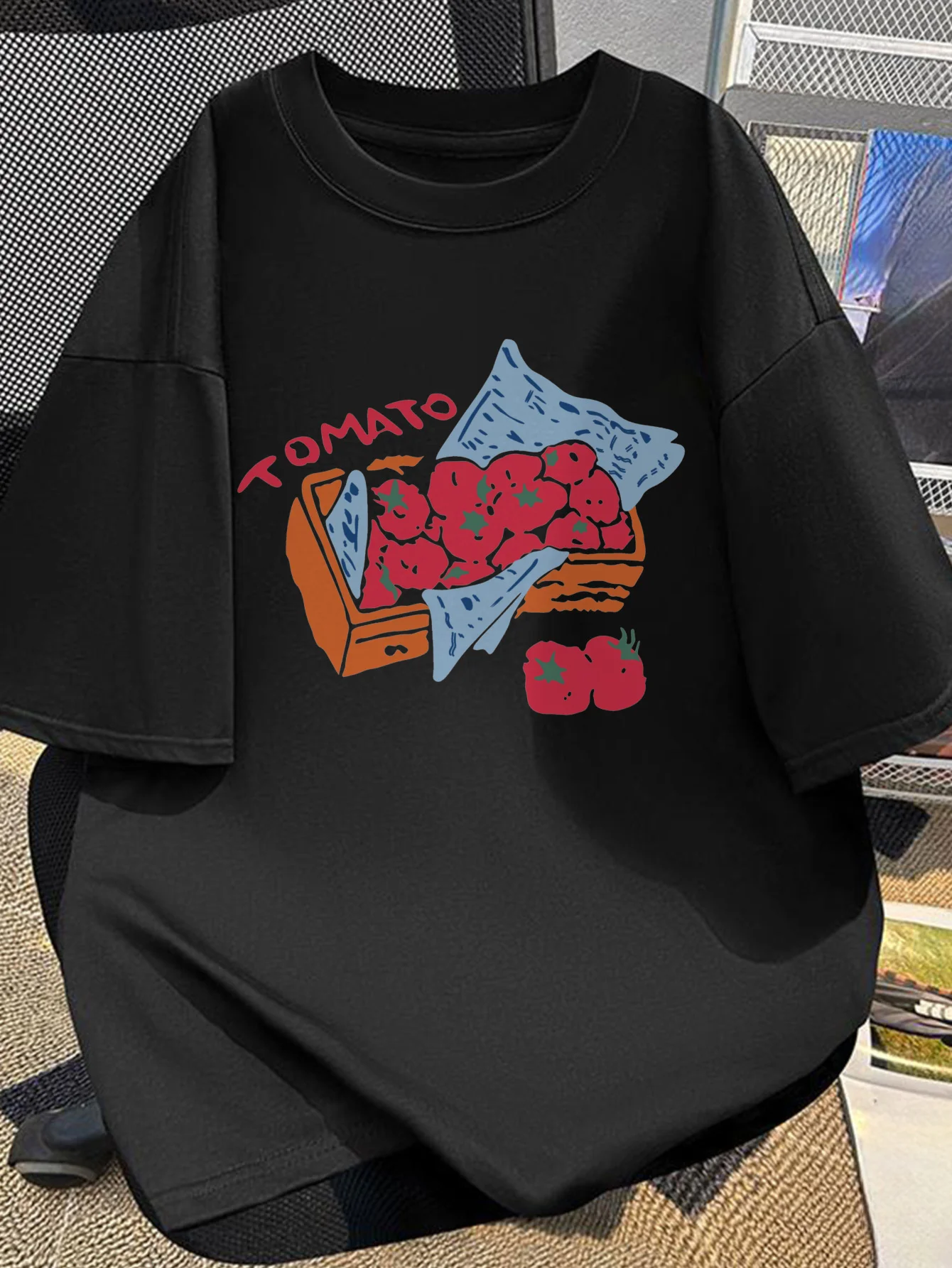 Vintage Tomato Basket Graphic Tee for Men Breathable 100% Cotton Perfect for Summer Casual Streetwear Artistic Style