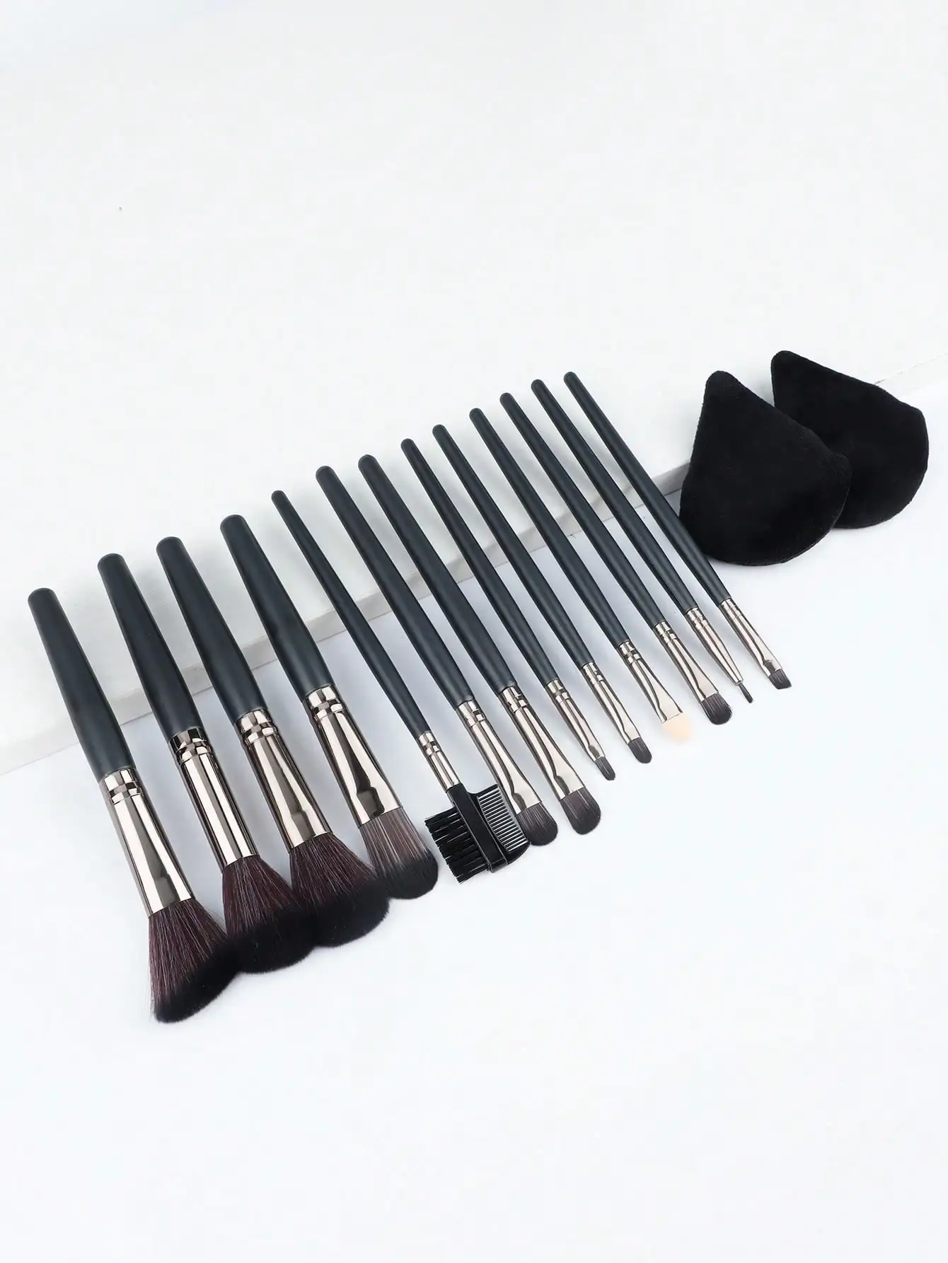 RANCAI 13-Piece Makeup Brush Set With 2 Triangular Sponge Puffs, Skin-Friendly For Makeup Application,Black Beauty Tools