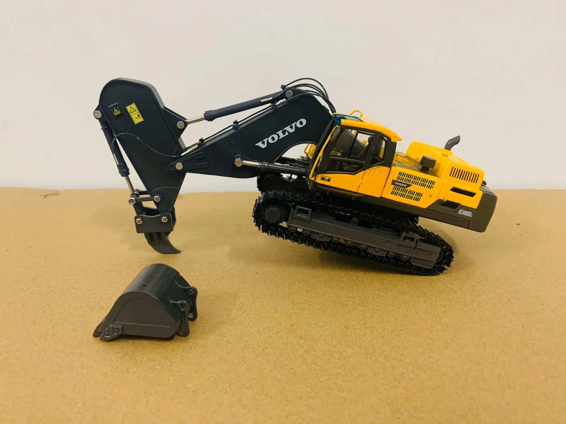 EC480D L Rock Arm Excavator/Hammer 1:50 Scale Diecast/Resin Model