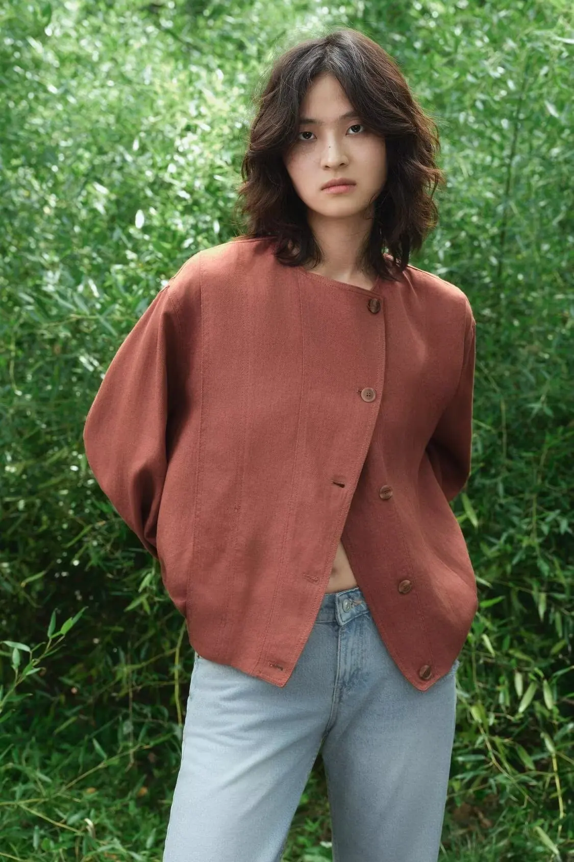 

BB6742 Осенняя новая женская одежда 2021, повседневная плиссированная декоративная куртка с круглым вырезом в европейском и американском стиле 8332586