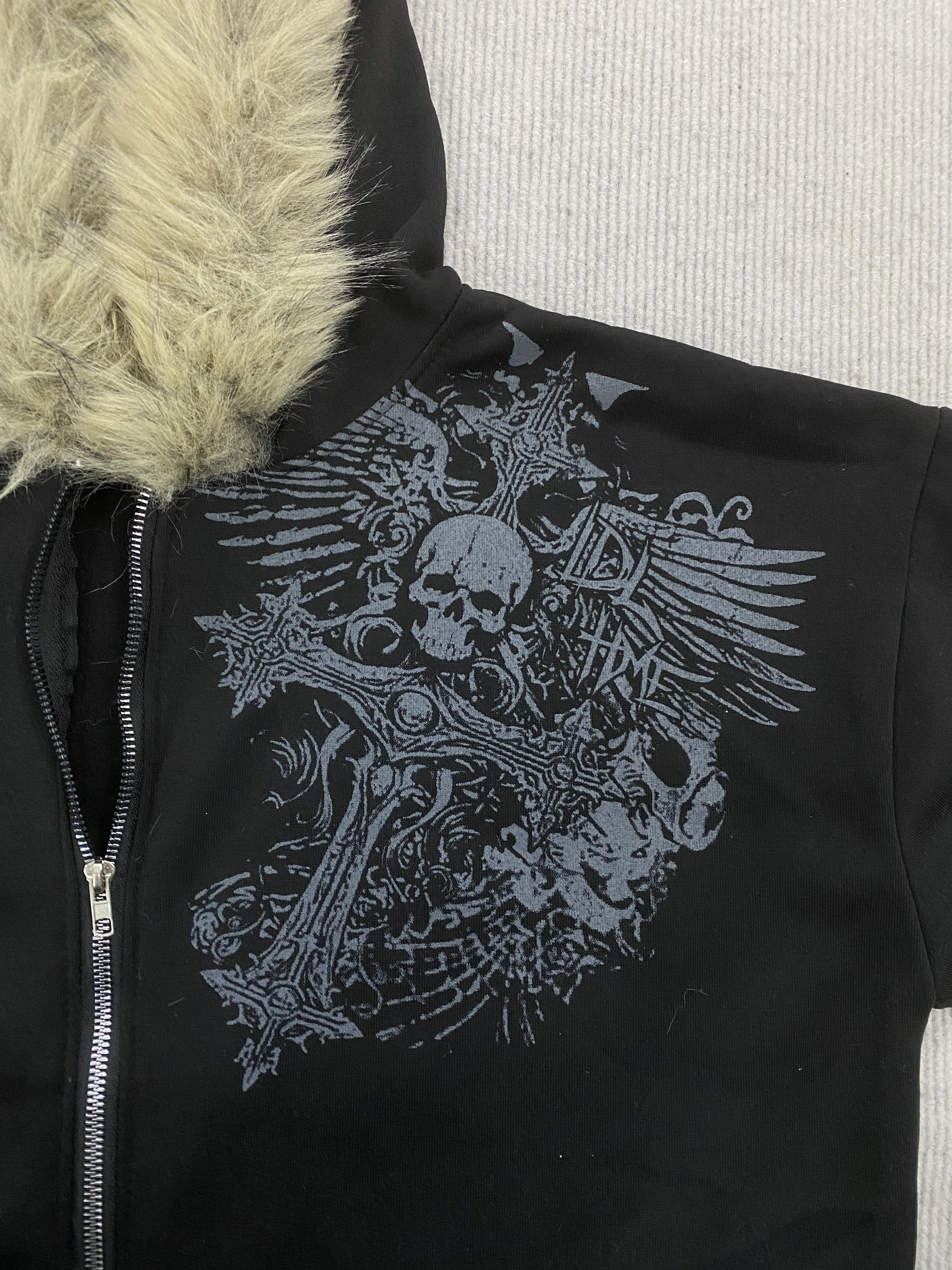 Kapuzenpullover mit Kunstfellkragen und Reißverschluss, Totenkopf-Kreuz-Print, Retro-Oversized-Gothic-Streetwear, Punk-Langarmjacke – Detail 13
