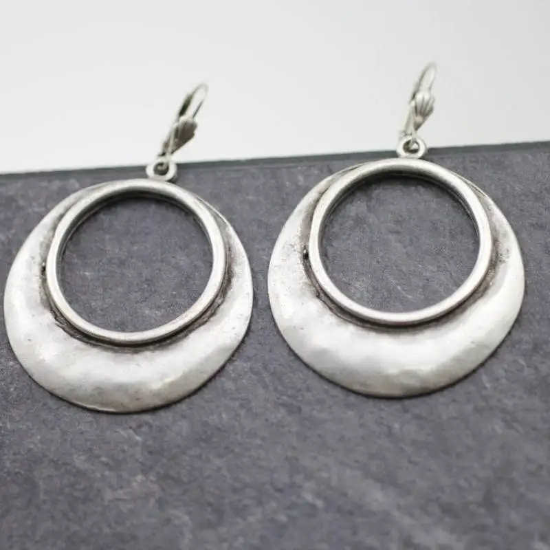 Bohemian Vintage Distressed Hammered Circular Earrings for Ladies, Suitable for Daily Wear, Casual Outings and Parties.
