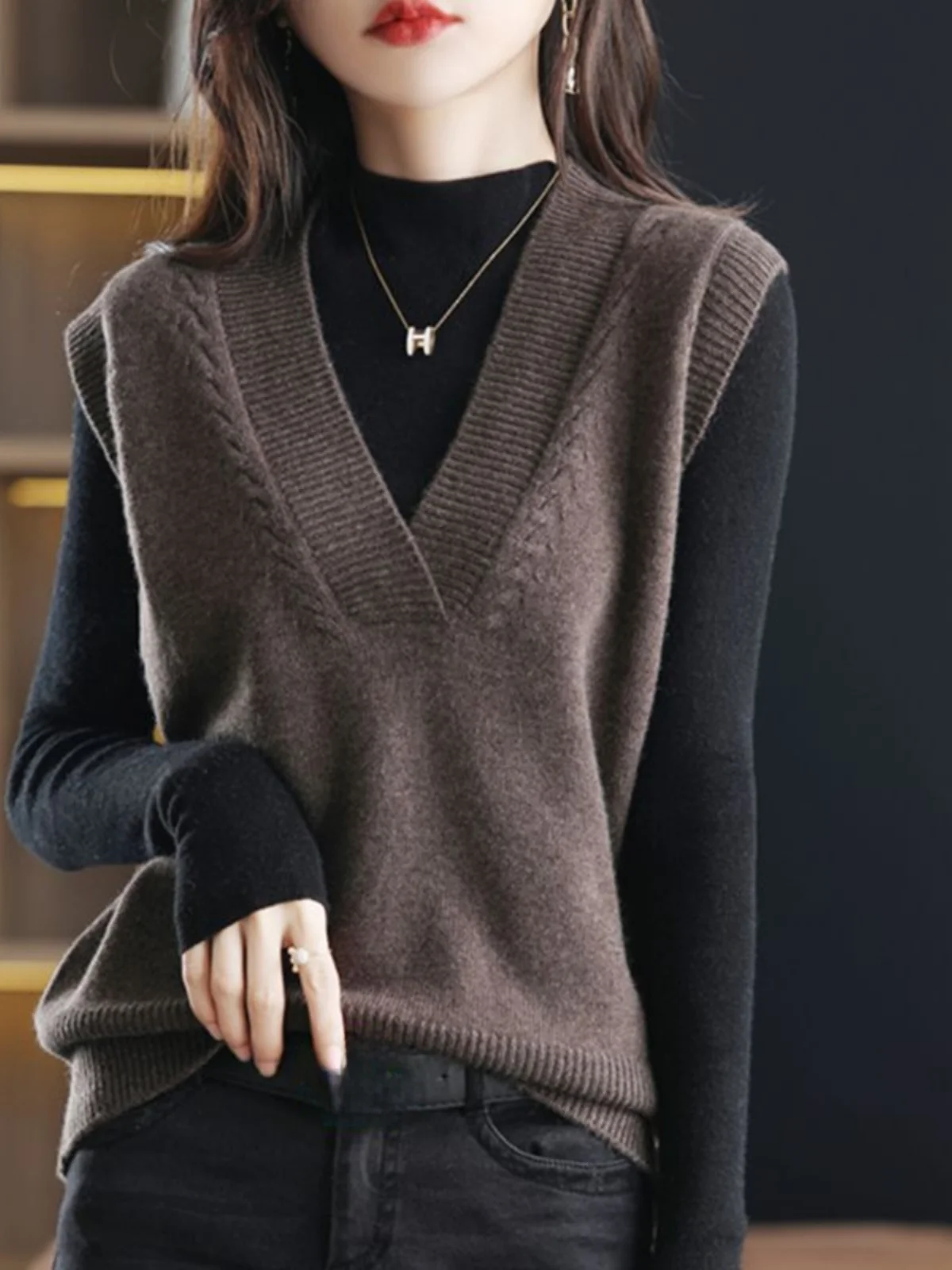 

Women's Knitted Sweater Vest V-Ne Spring Autumn Outerwear Faionable Polyester Material Thin Design No Button Closure