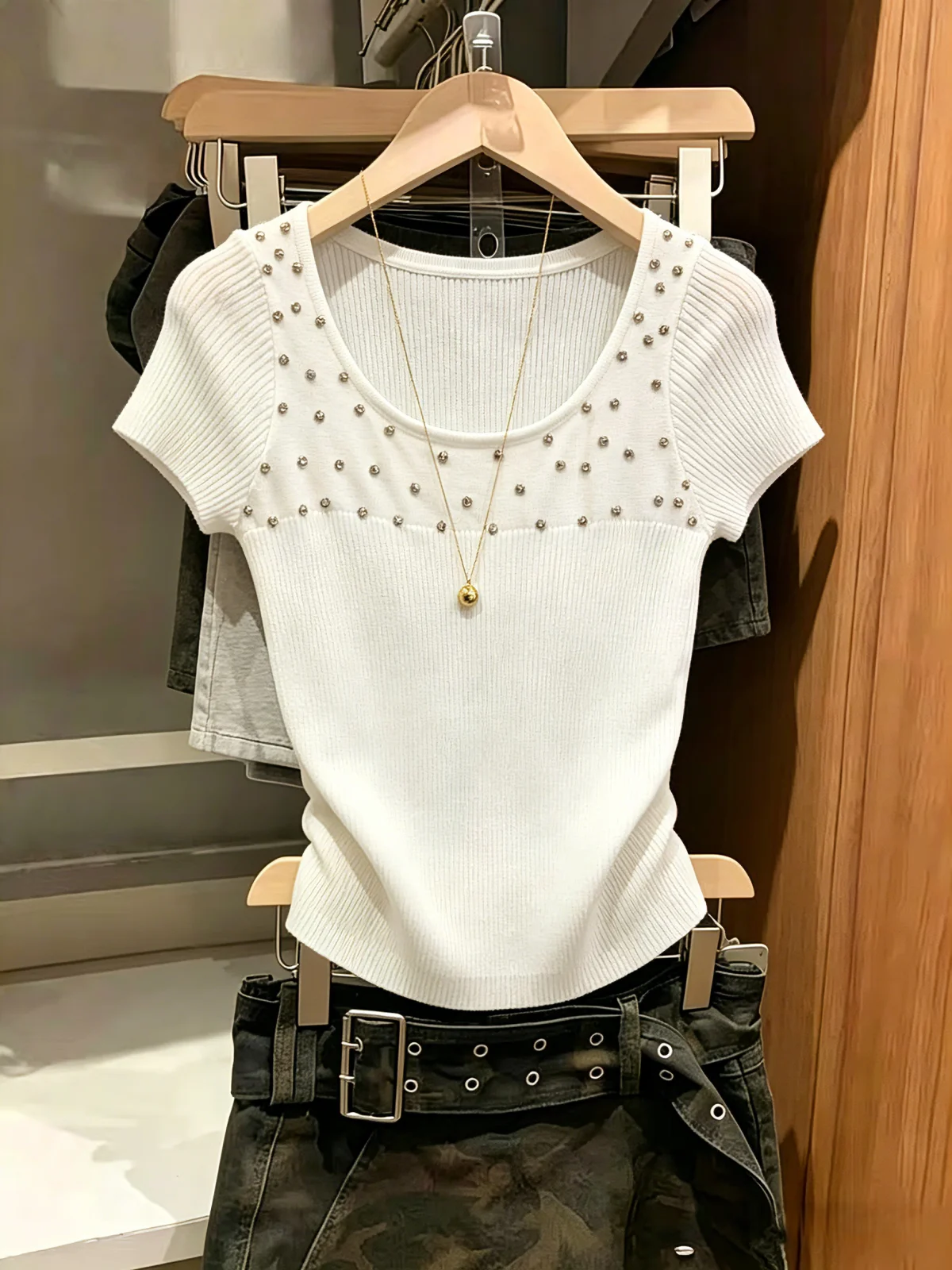 

Heavy Embellished round Neck Short Sleeve Knitted Sweater Women's Summer New Unique Slimming Stylish Top Self-Keeping Style