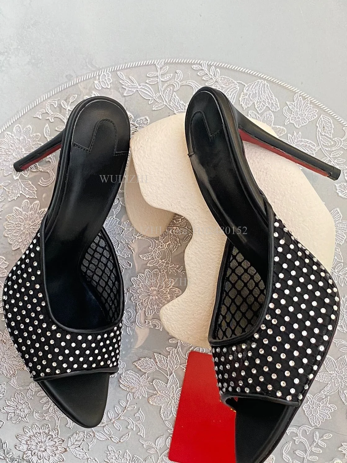 جلد أسود كعب مفتوح فضي كريستال شبكة النعال النساء خنجر Slingback الصنادل البيضاء فتاة حذاء كاجوال للحفلات خرز لامع