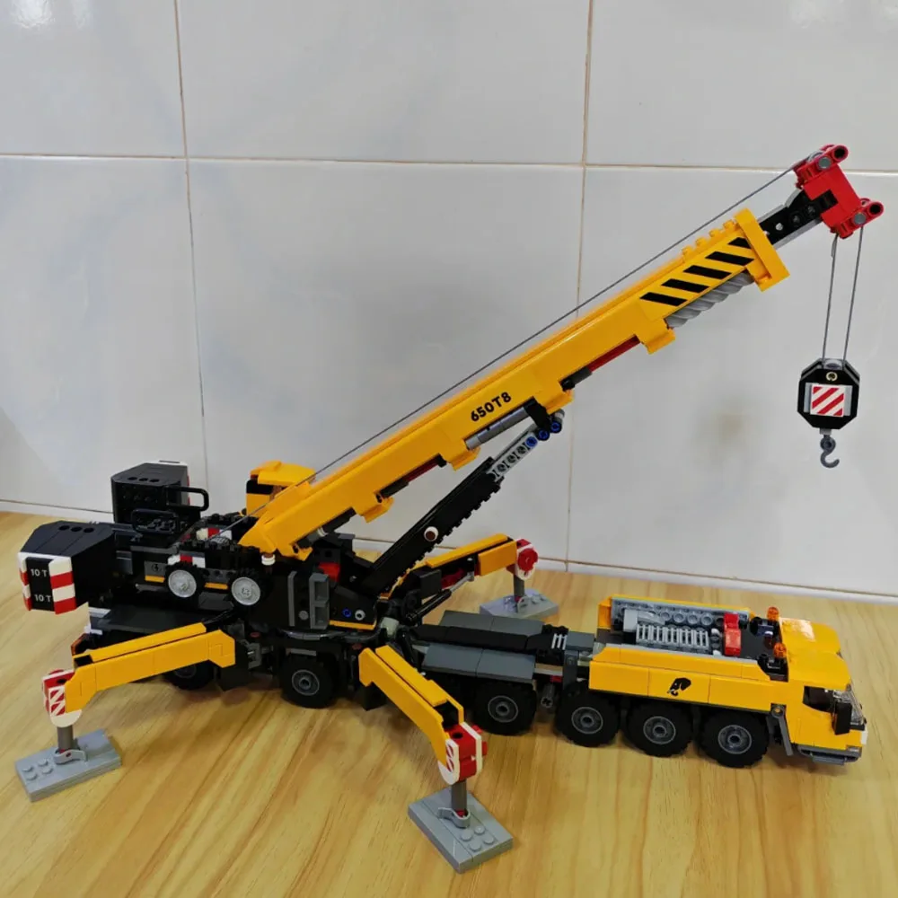 1116Pcs MOC  Mobile Engineering Building Block Bricks Crane Machinery Group Urban Engineering Truck Crane Crane Assembling Toys