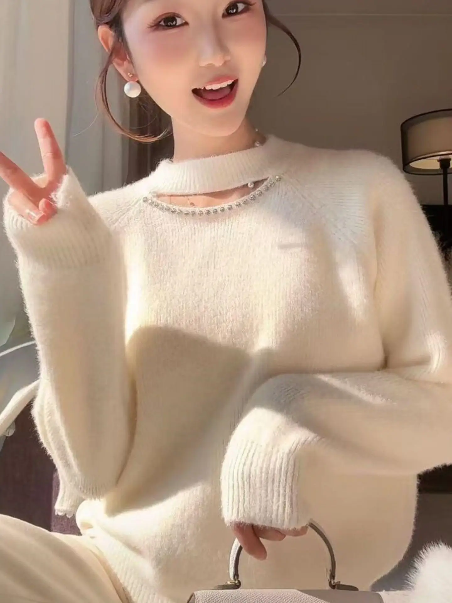 

Hollow Out Crystal Knitted Sweater 2025 New Autumn Winter Women Elegant Sweater Female Soft Blouse Korean Style Bottom Shirt