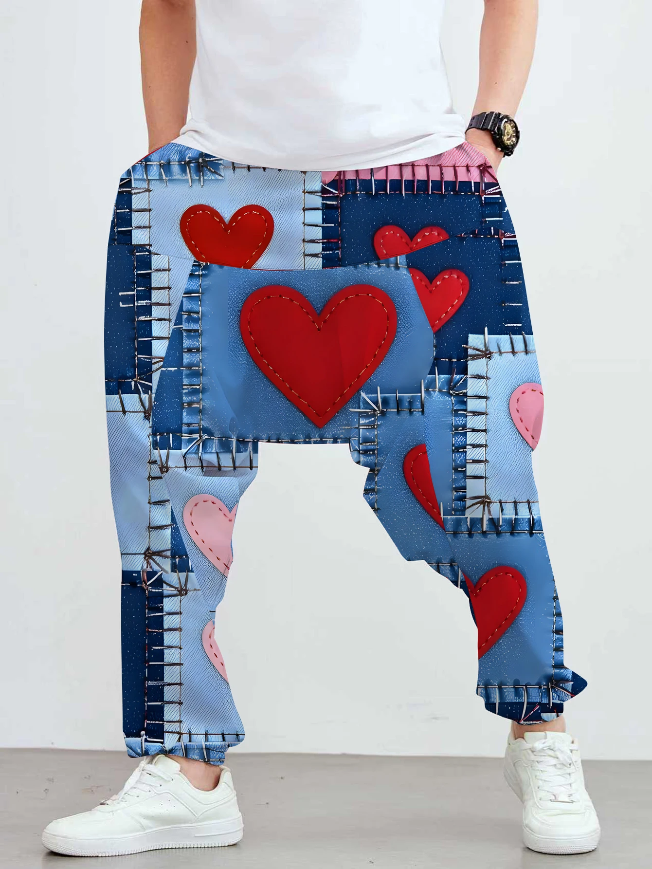 

Men's tapered pants, featuring a heart-shaped patchwork print, with a unique and fashionable design.