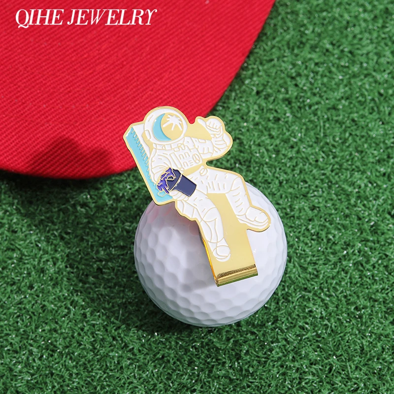 Golf Ball Marker Hat Clips Creative Outer Space Astronauts Cap Clip Metal Badges One Putt Eagle Tiger Cap Golf Decoration Gifts