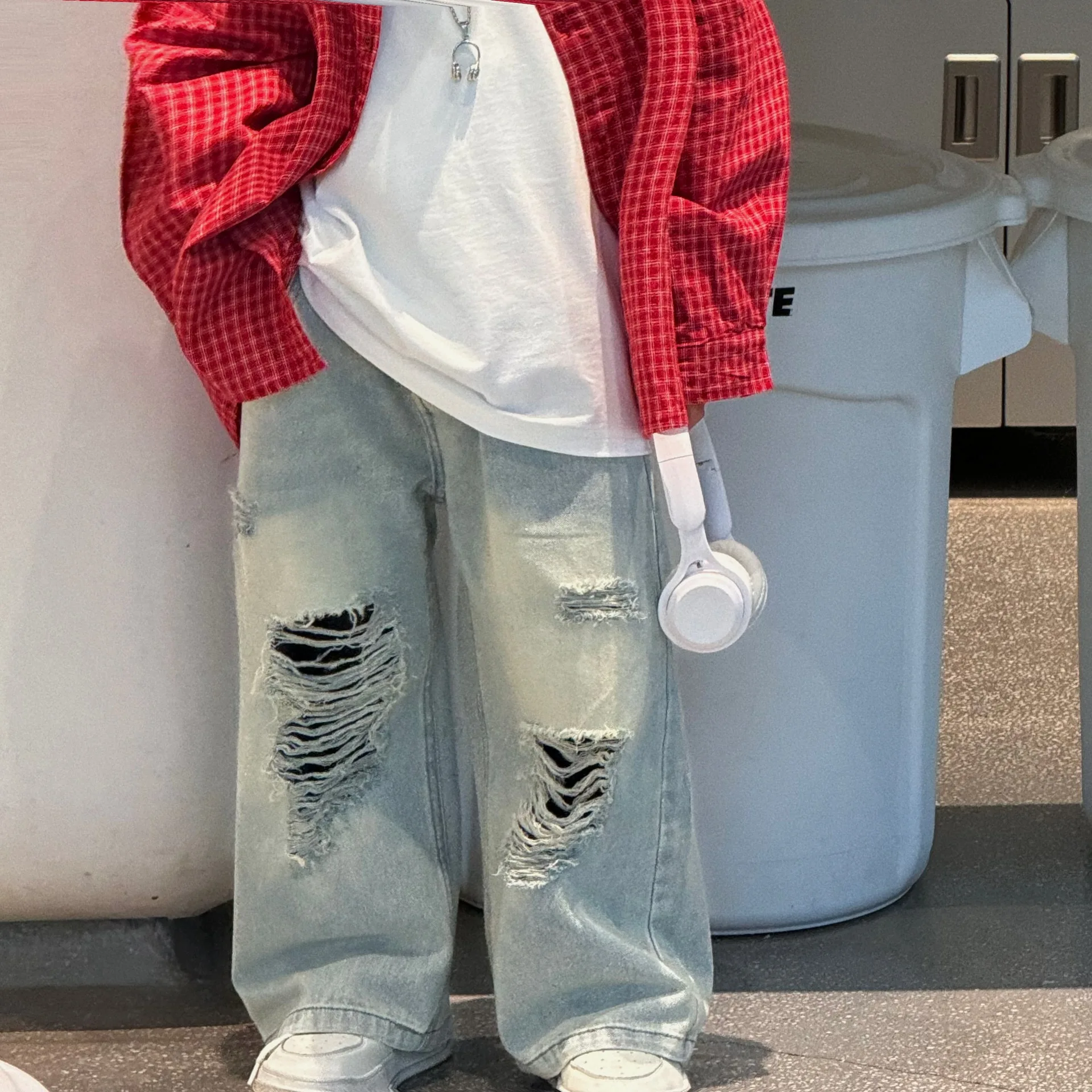 2025 Spring New Korean Version Boys Versatile Straight Tube Retro American Ripped Jeans Children's Trousers