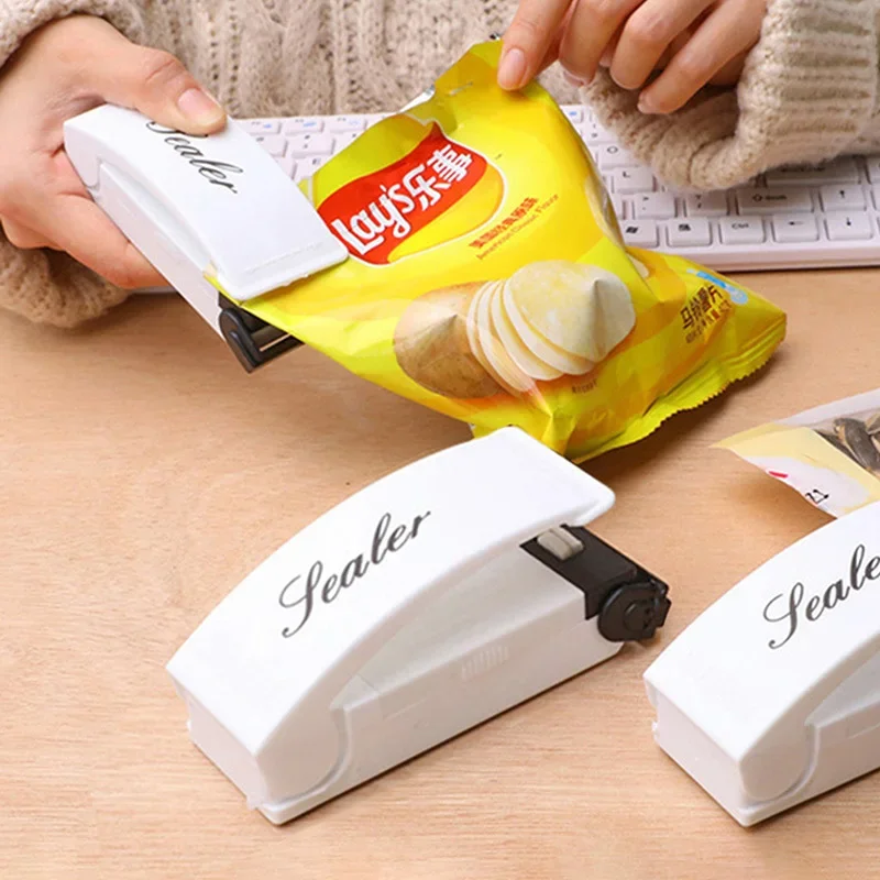 1PC Plastic Heat Bag Sealer Food Packaging Sealing Machine Portable Snack Bag Sealing Clip Kitchen Storage and Organization 2024