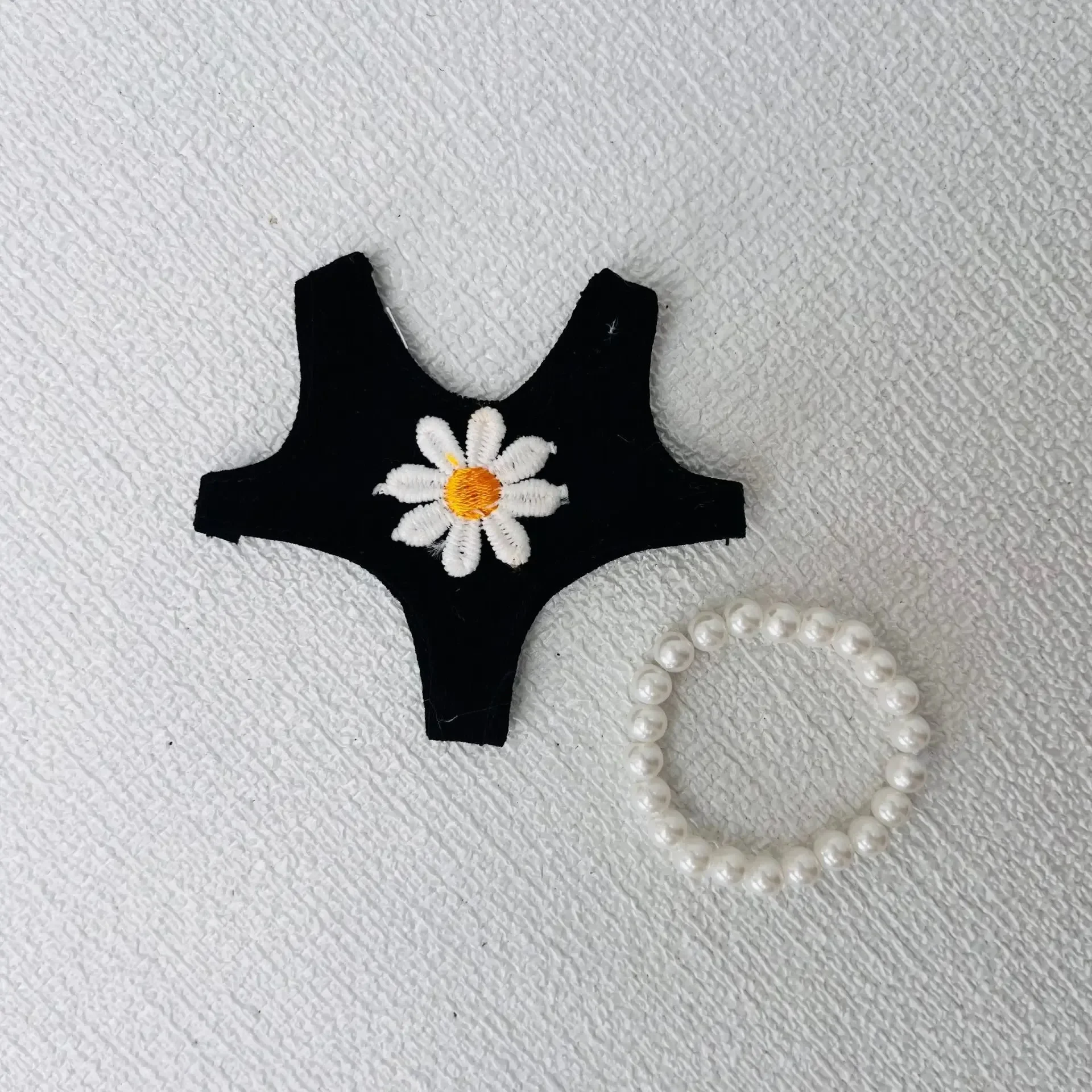 labubu kleding Zomer Daisy zwemkleding in verschillende kleuren en parelkettingen, modieus en trendy (geen poppen)