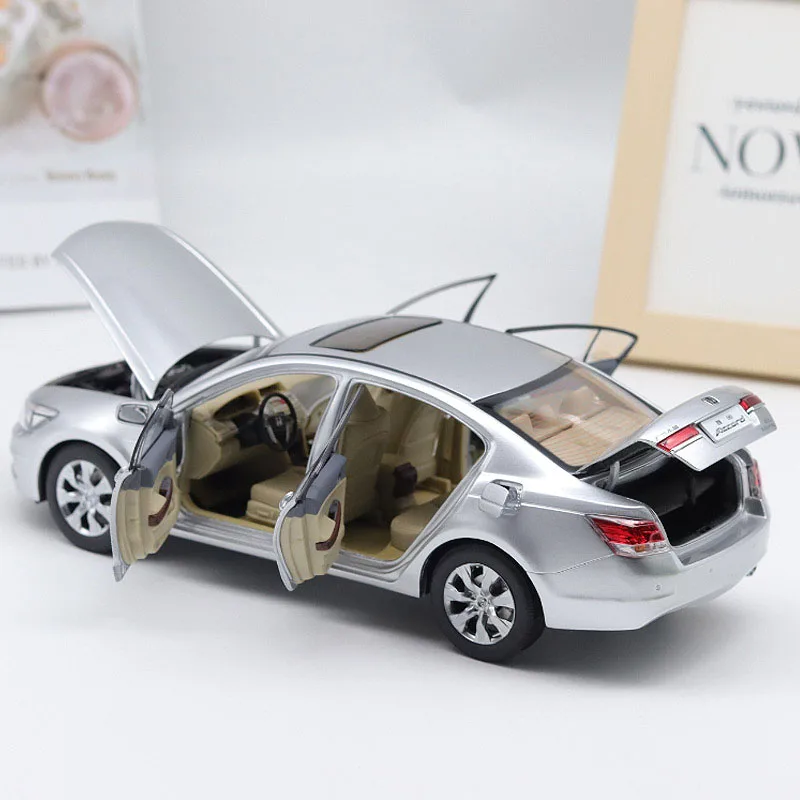 Diecast 1:18 Scale Accord 8.5 Generation Simulation Alloy Car Model Collectible Toy Gift Souvenir Display Ornaments