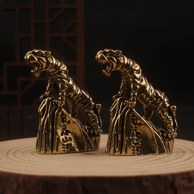 1/2Pcs Tiger Brass Office Desktop Small Ornament Zodiac Swallowing Mountains and Rivers Tea Pet Crafts