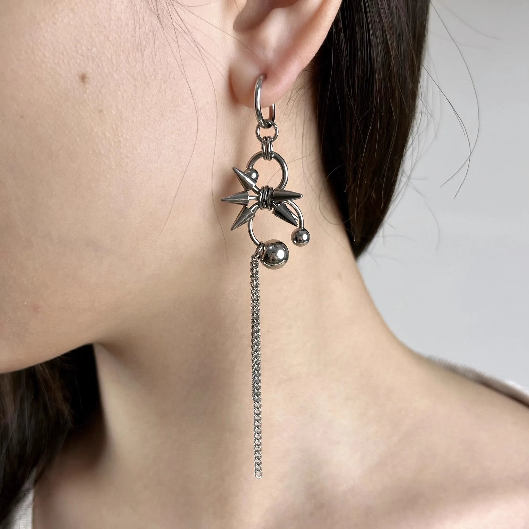 Punk Edelstahl Hoops Spike Body Piercing Baumeln Kettenhemd Ohrringe für Frauen handgemachte Grunge Emo stachelige Nieten Zubehör