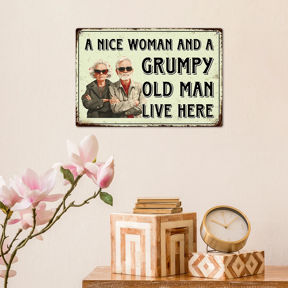 Putuo ديكور 1 قطعة علامة القصدير المعدنية خمر ، امرأة لطيفة ورجل عجوز غاضب تعيش هنا ، جدار آرت ديكو مناسبة لغرفة المعيشة المنزلية #6