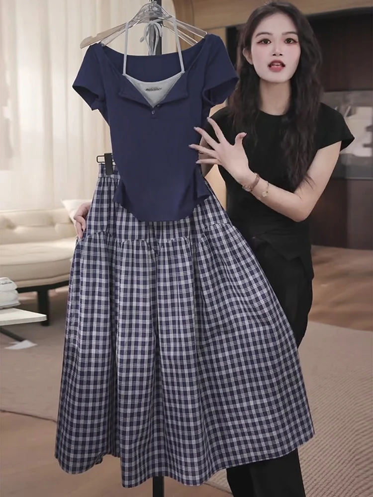 

Лето 2025 г., новый стиль, висящая шея для похудения, пикантная девушка, однотонный топ в клетку, полуюбка, женский модный комплект для пригородных поездок