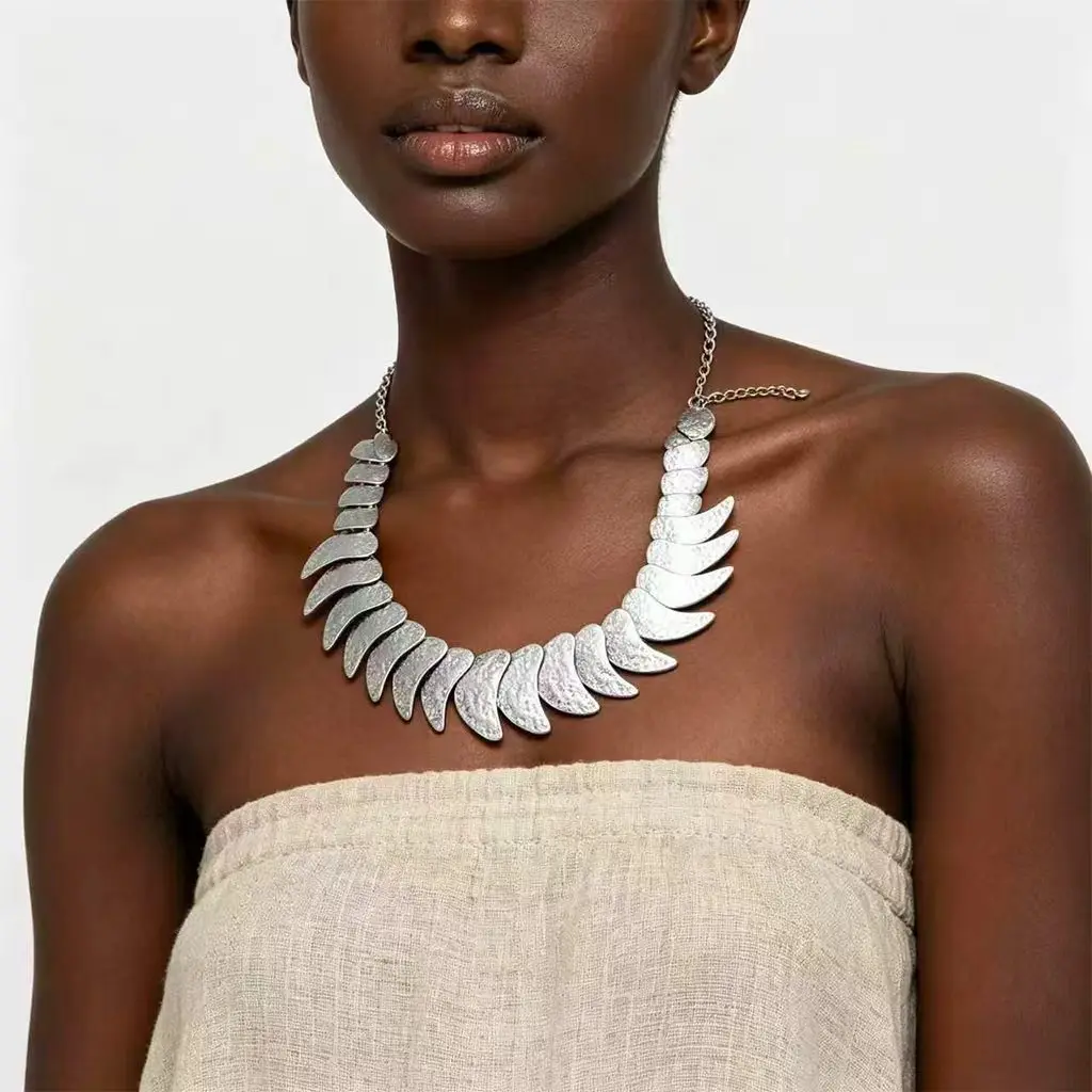 

Vintage Teardrop Shaped Metal Sheet Statement Necklace for Women Exaggerated Geometric Choker Necklaces Jewelry Accessories