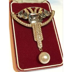 Vintage Ladies Brooch Luxury and Exquisite Design Enamel and Crystal Green Alloy Brooch Suitable for Party Wedding Decoration