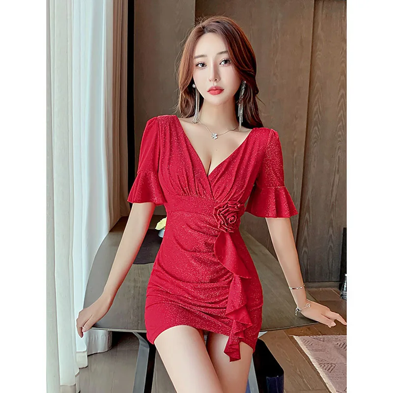 

New Deep V-neck Sexy Low Cut Dress Slimming and Hip Hugging Short Skirt