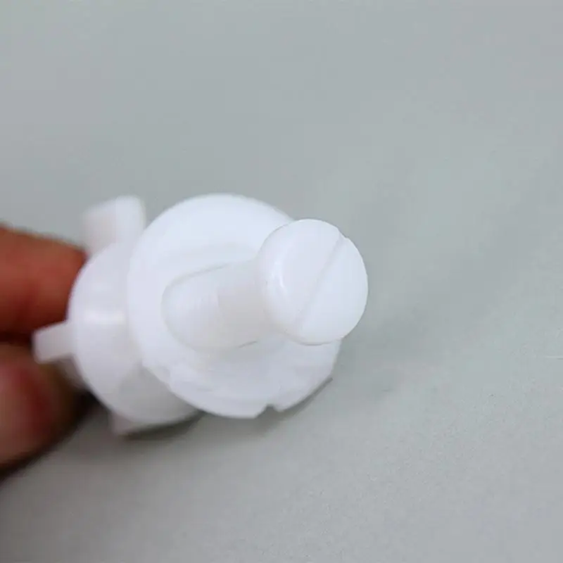 Упаковка из 6 болтов сиденья туалета.