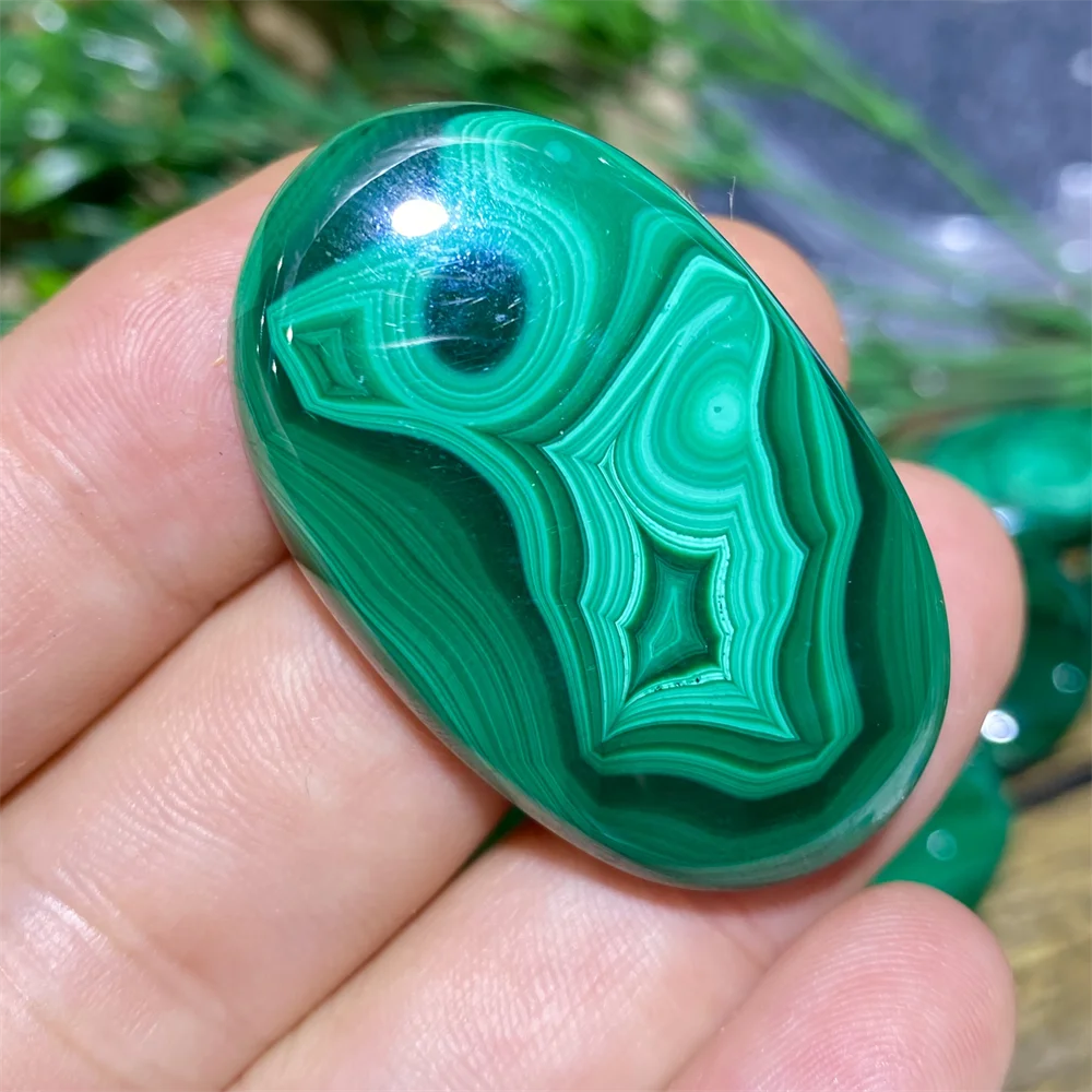 

High Quality Malachite Crystal Small Palm Quartz Natural Stone Reiki Energy Wichcraft Minerals Handwork House Decoration Home