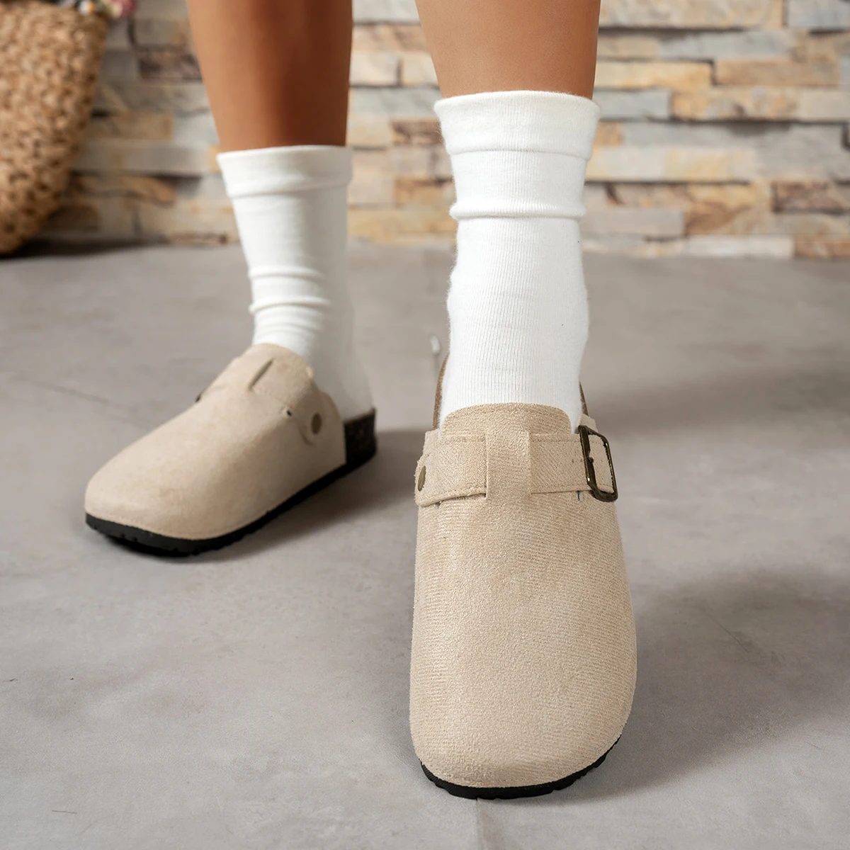 Large Size Fashionable Thick Bottom Slippers Retro Belt Buckle Easy Wear Outdoor Slippers round Toe Rubber Sole for Adults