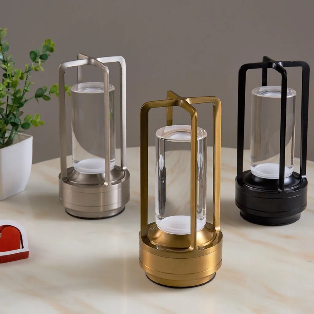 

This Outdoor Decorative Desk Lamp Has A Retro Style, Especially Suitable for Bars, Bars, and Camping Use. It Is Equipped with LE