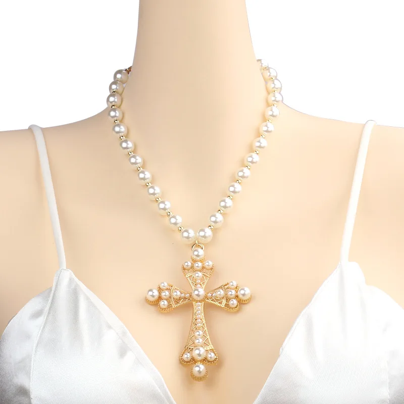 KMVEXO Vintage Gothic Large Cross Pearl Choker Necklace for Women Imitation Pearl Chain Beaded Grunge Choker Y2K Gift for Girls