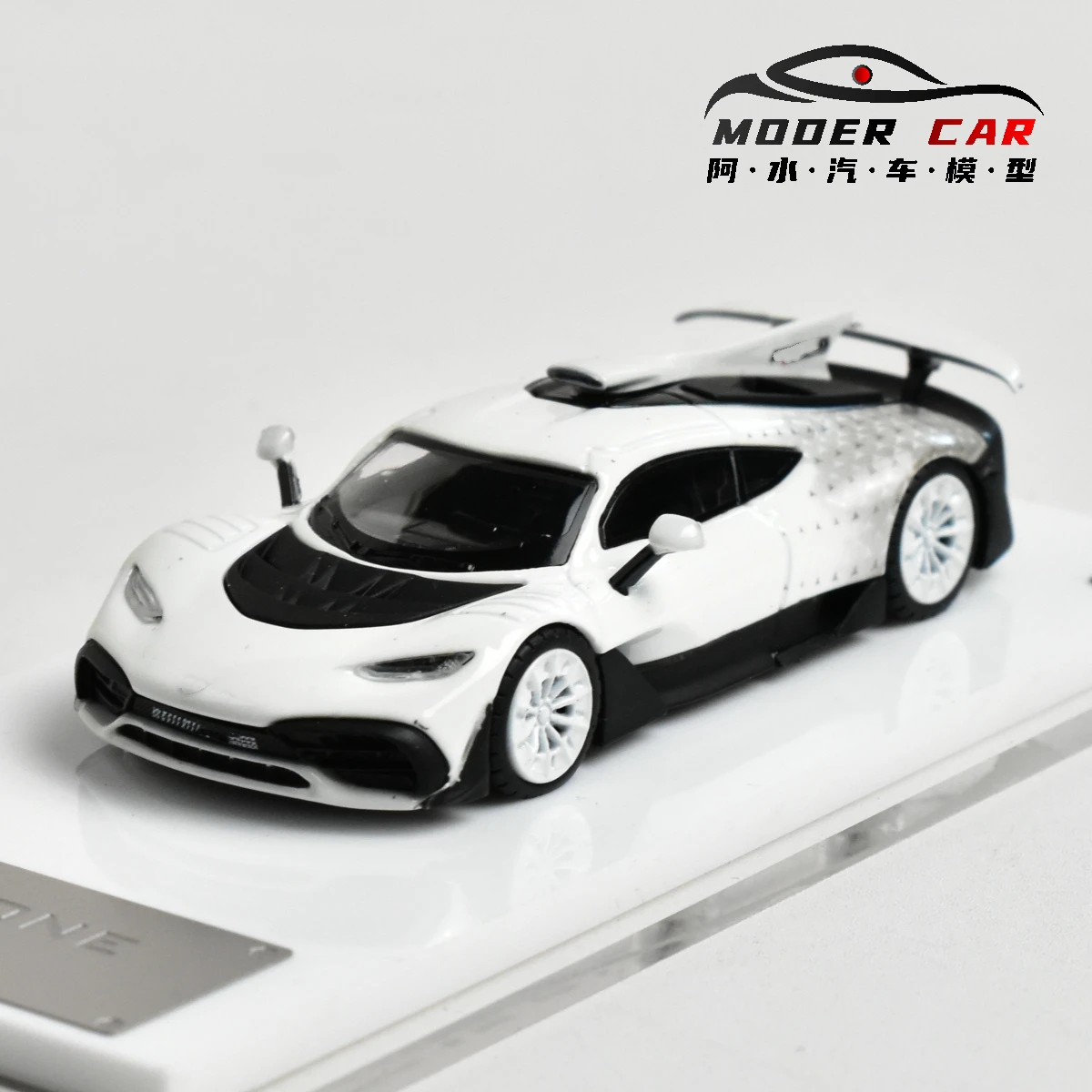 

CWL 1:64 ONE люмированная литая модель автомобиля