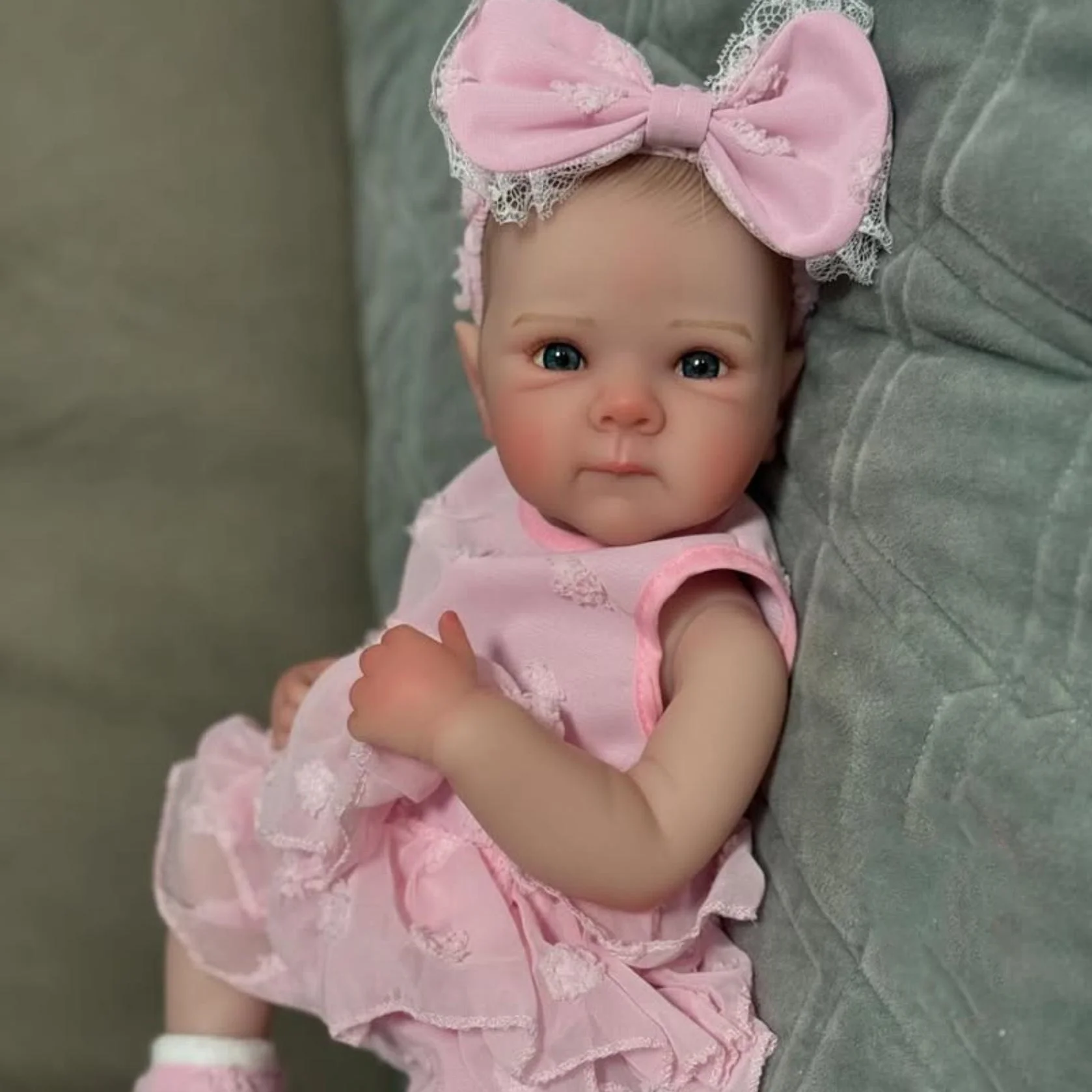 

BZDOLL 48CM 19In Full Vinyl Reborn Toddler Doll with Painted Hair, 3-Piece Dress Outfit Handmade Waterproof Collectible Figurine