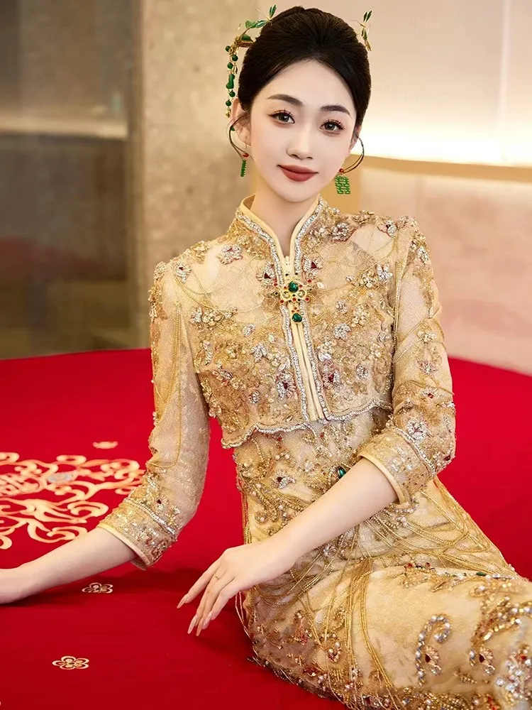 The new Chinese-style golden cheongsam a dragon and phoenix gown with strong sense of heavy industry is now available