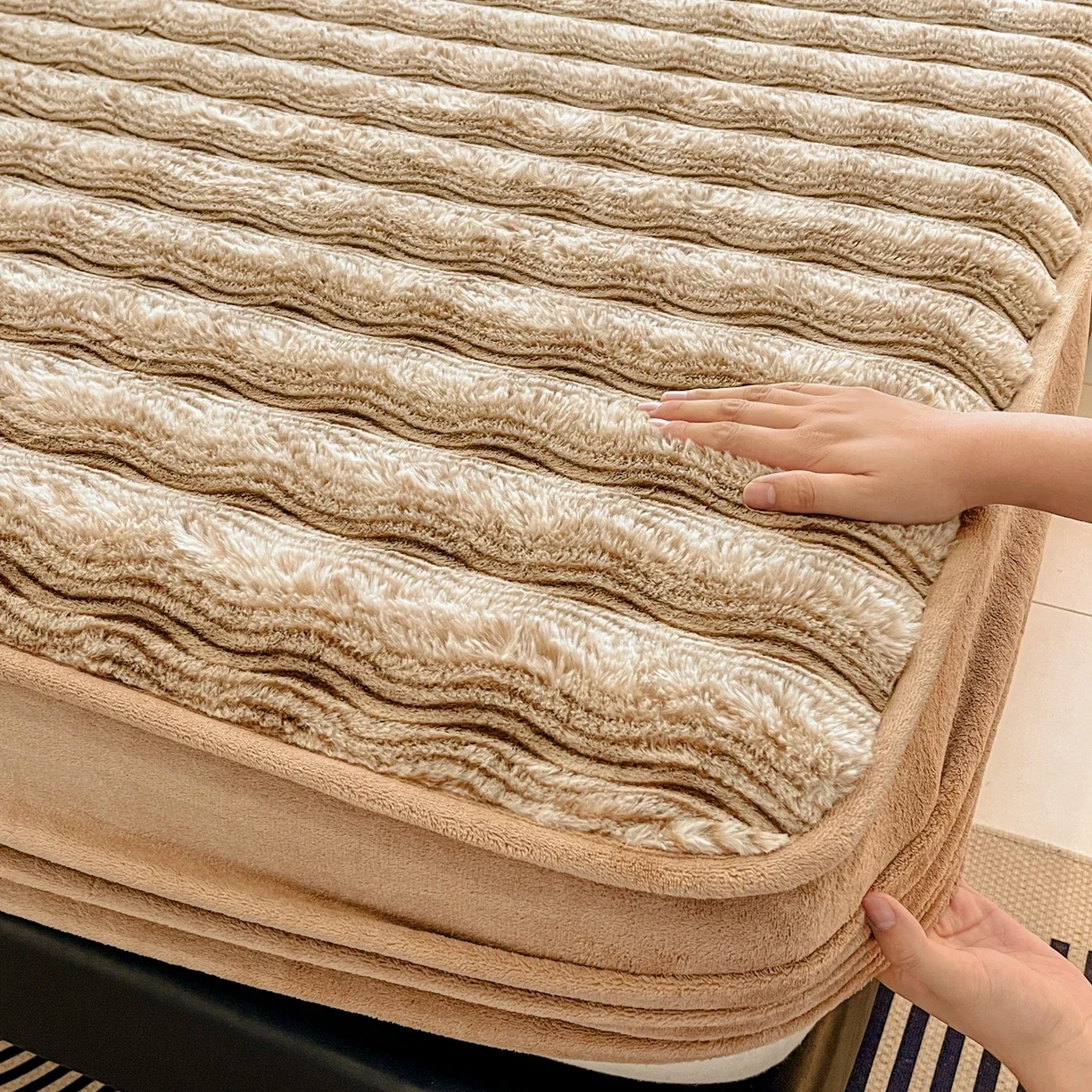 Luxury Wave Pattern Rabbit Fur Bed Sheet Thickened Warm Soft and Cozy Bedding Perfect for Keeping Warm in Cold Autumn Winter