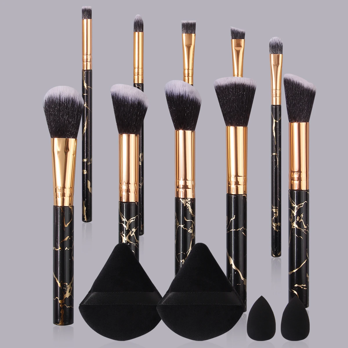 14本のソフトメイクブラシセットには、大理石模様のメイクブラシセット、三角形のパウダーパフ、ミニスポンジエッグが含まれています。