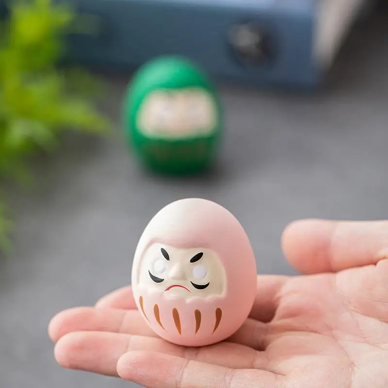 1 pièce Poupée Daruma en céramique japonaise, artisanat, porte-bonheur, ornement de fortune, décoration de bureau et de maison, inspirée de la prospérité et de la richesse
