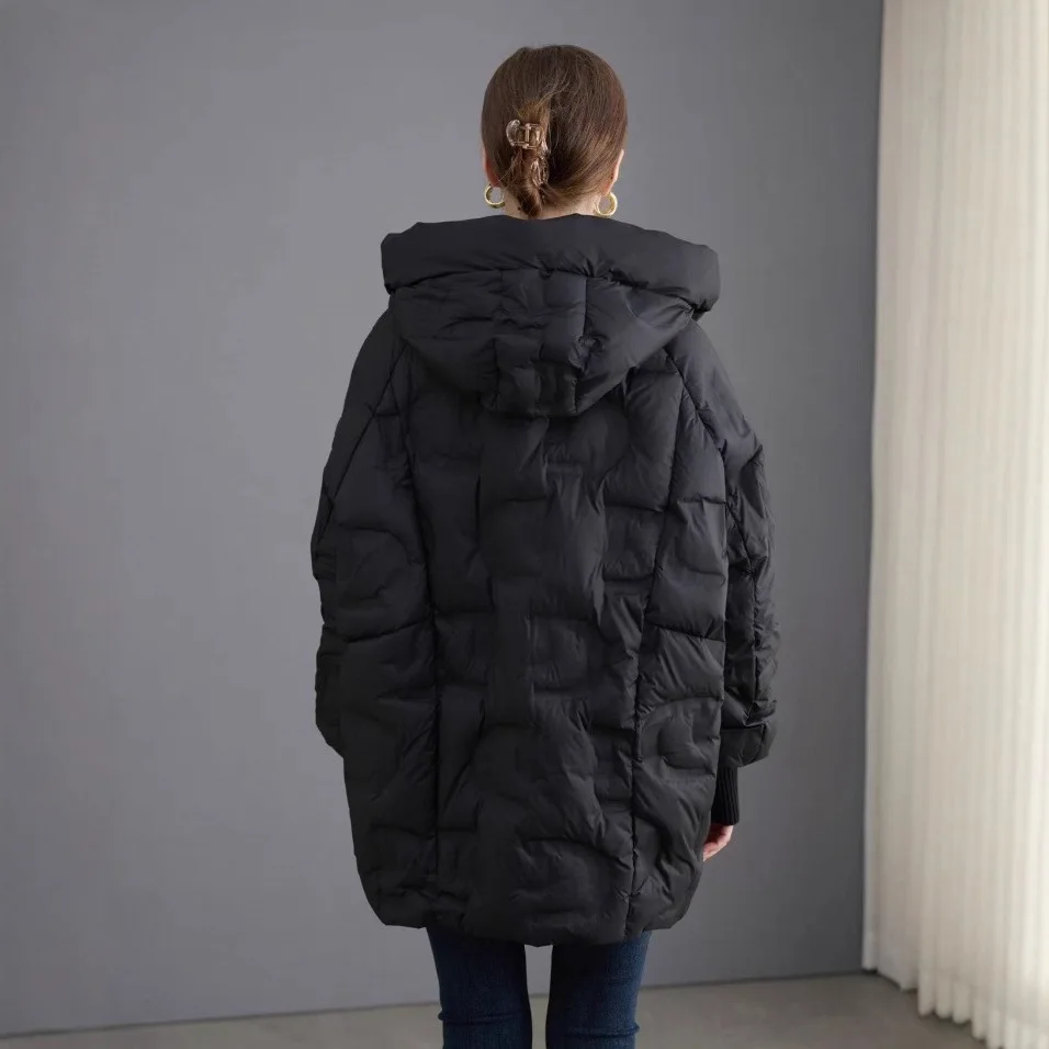 2025 Piumino da donna nuovo autunno/inverno Giacca europea alla moda con cappuccio per pendolari