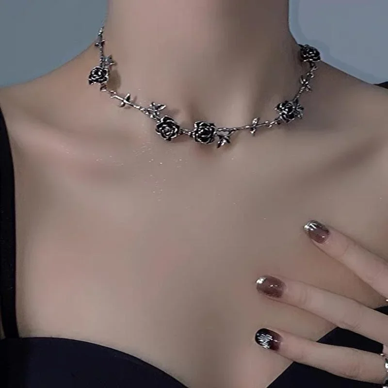 Vintage Personalized Rose Pendant Necklace Women's Punk Metal Black Popular Design Choker Y2K Jewelry Gothic Gift