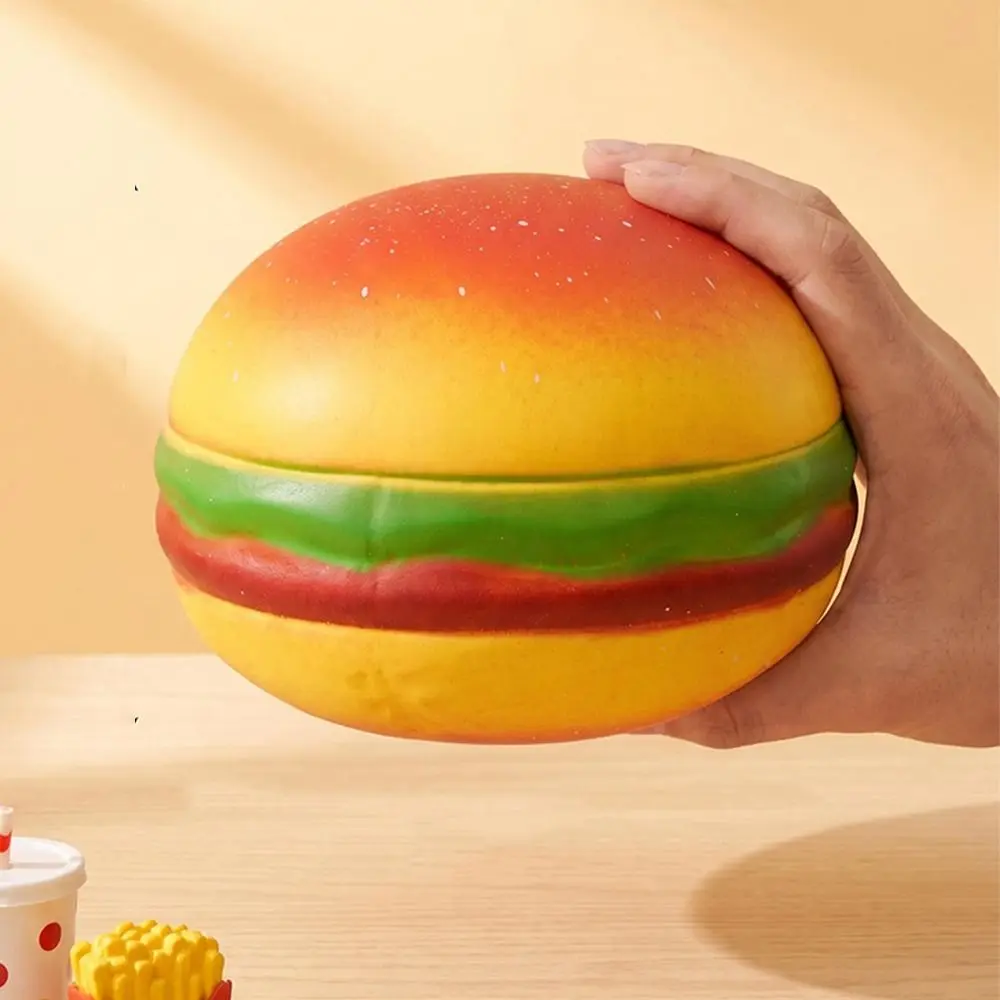 tpr素材のハンバーガー型ストレス解消グッズ。柔らかい素材で握り心地が良く、ゆっくりと元の形に戻る。食品を模したデザインで、指でつまんで遊べる。