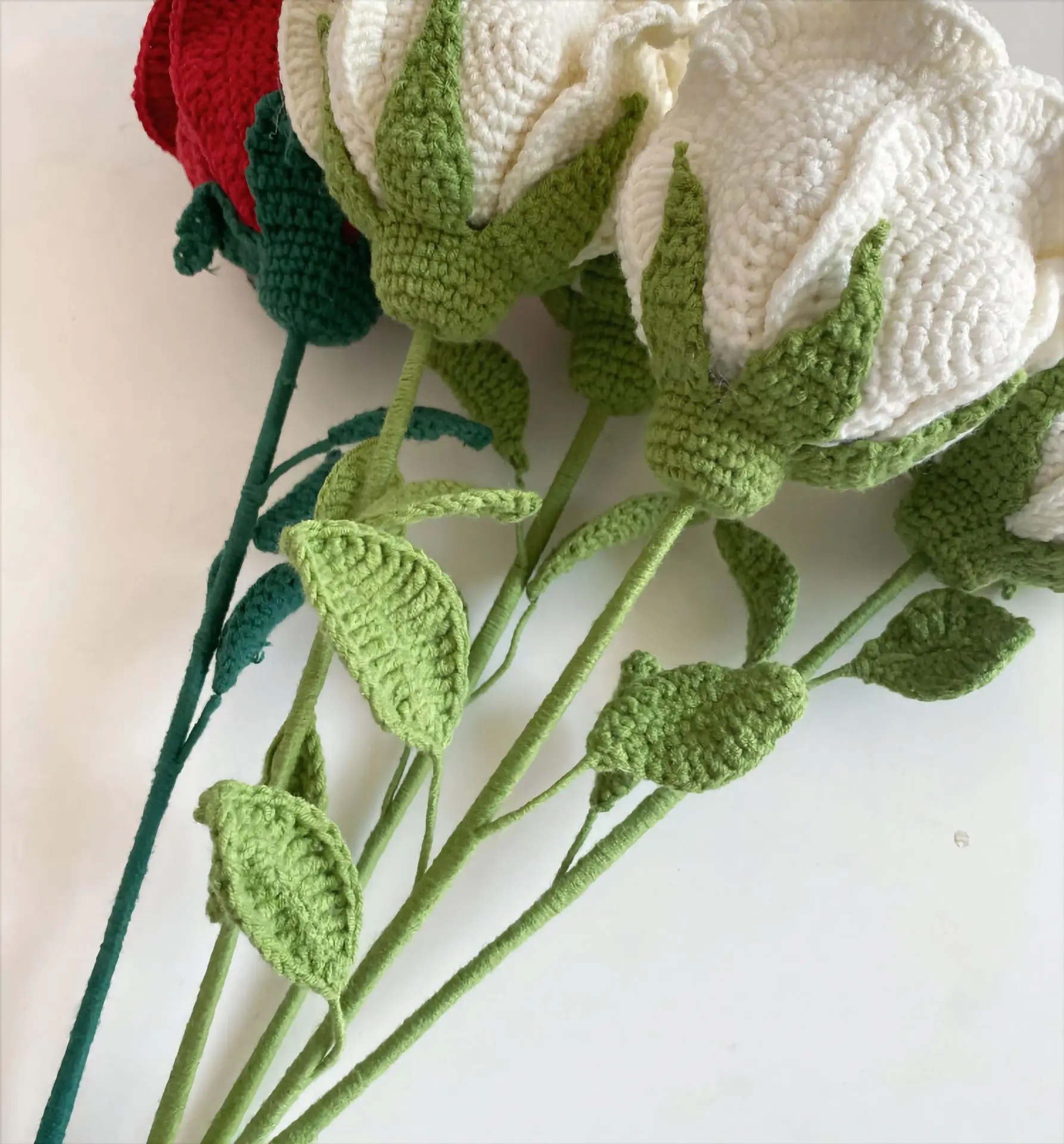 DIY Hand Crochet Online Celebrity Hot New Finished Product Simulation Eternal Life Bouquet Fashion Rose Valentine's Day Gift.