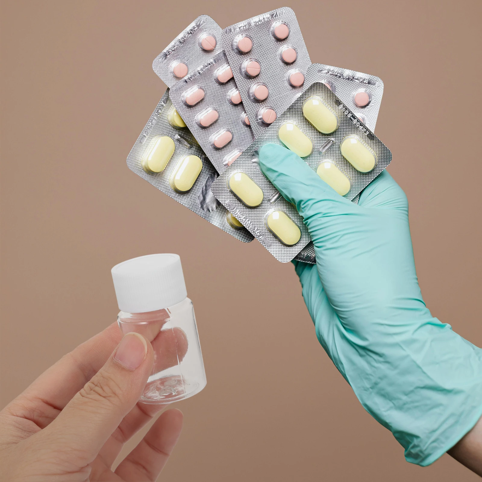 

12pcs Travel Size Bottles Storage Clear Plastic Refillable Containers For Liquid Medicine Toiletries Outdoor Trips Small