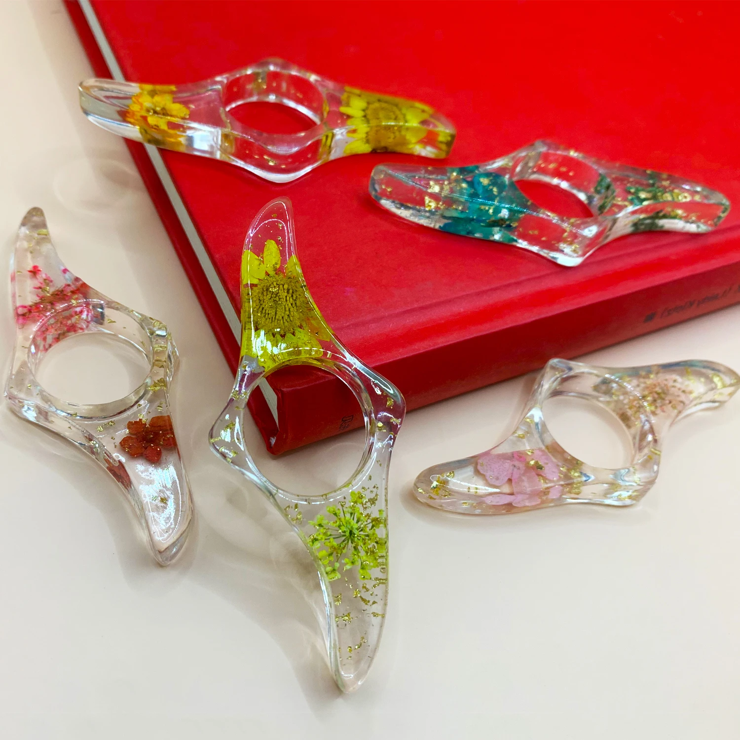 1pc Resin Bookmark Book Stand Reading Aid Creative Thumb Book Support,Thumb Page Holder For Students and Book Lover