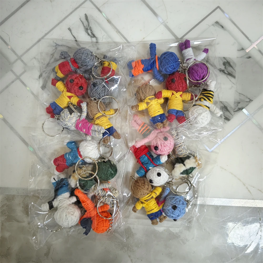 100 Stück süße Vervorgehobene Voodoo-Puppe Schlüsselanhänger Mini-Strickmuster Halloween-Geschenk Zubehör Zuhause Outdoor-Spielzeug Horror Thai Vervorgehobene Puppen – Detail 10
