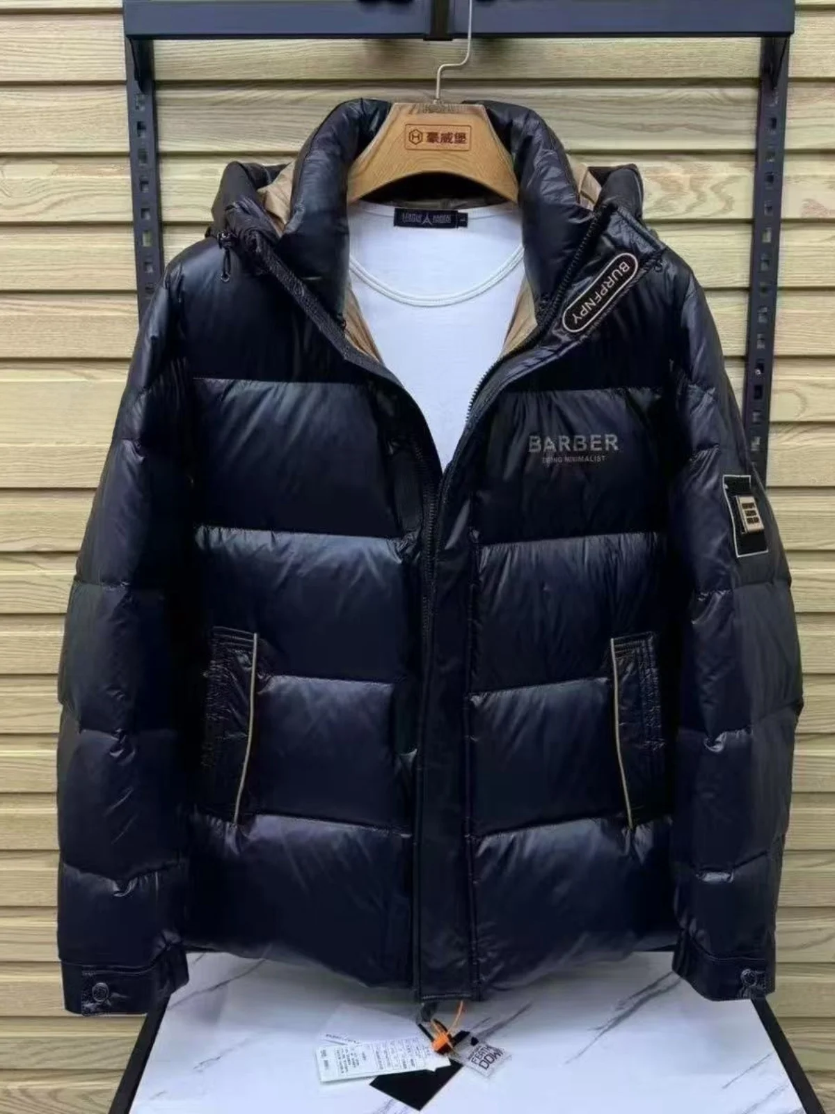 

Новая зимняя мужская куртка Faion: высококачественная, легкая, глянцевая, с капюшоном, теплая, хлопковая, простая, универсальная, в японском ретро-стиле.