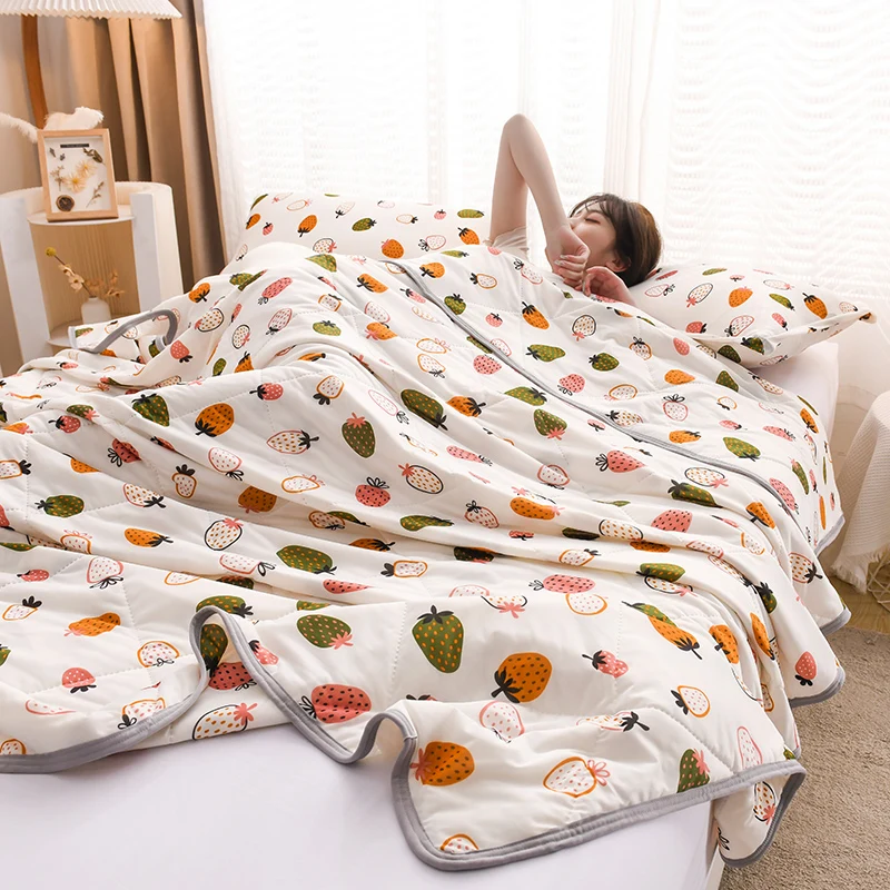 1Pc Summer Cute Strawberry Printed Thin Quilt Air Conditioning Comforter Kids Adults Girls Soft Breathable Cooling Blanket