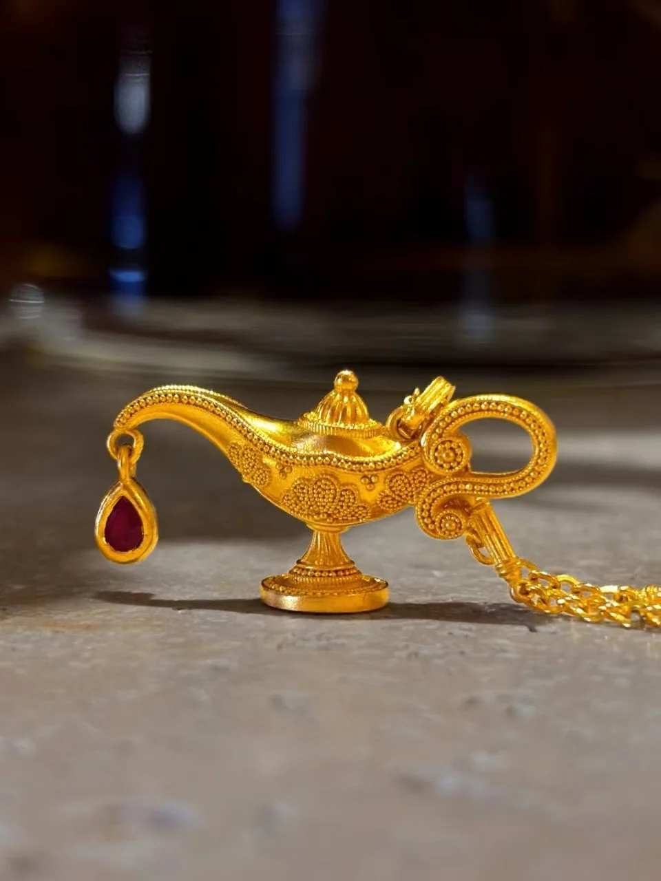Exquisite Gold Plated Metal Aladdin Magic Lamp Pendant Necklace Retro Teardrop Red Gemstone Charm Chain Lucky Jewelry For Women