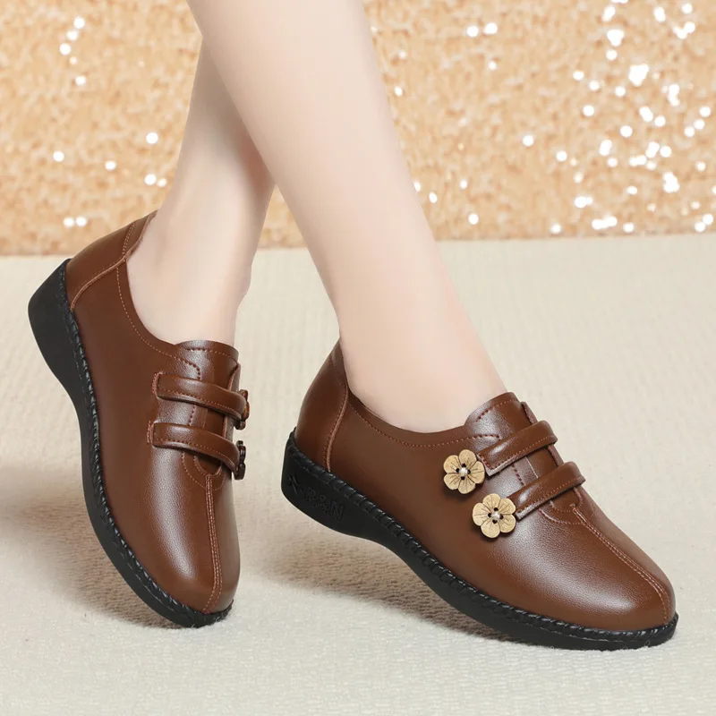 

Качественные универсальные дышащие удобные туфли из натуральной кожи с двойным ремешком и цветочным принтом, женские лоферы на плоской подошве, 2025 г., для повседневной работы для мам