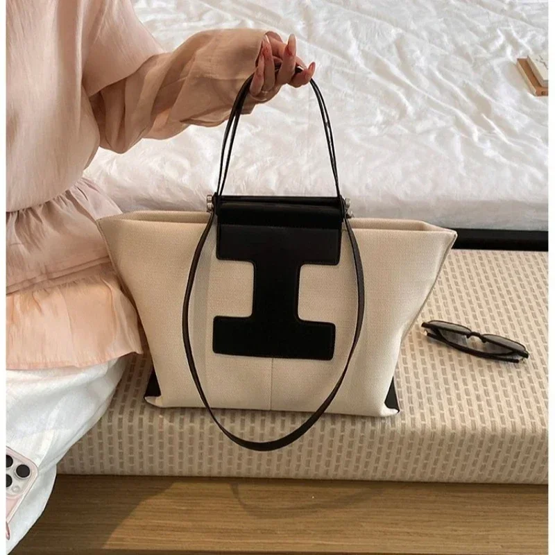 Designer Unique Crossbody Diaper Bag: Elegant Women's Handbag With Luxury Leather Style And Large Capacity Vintage Messenger