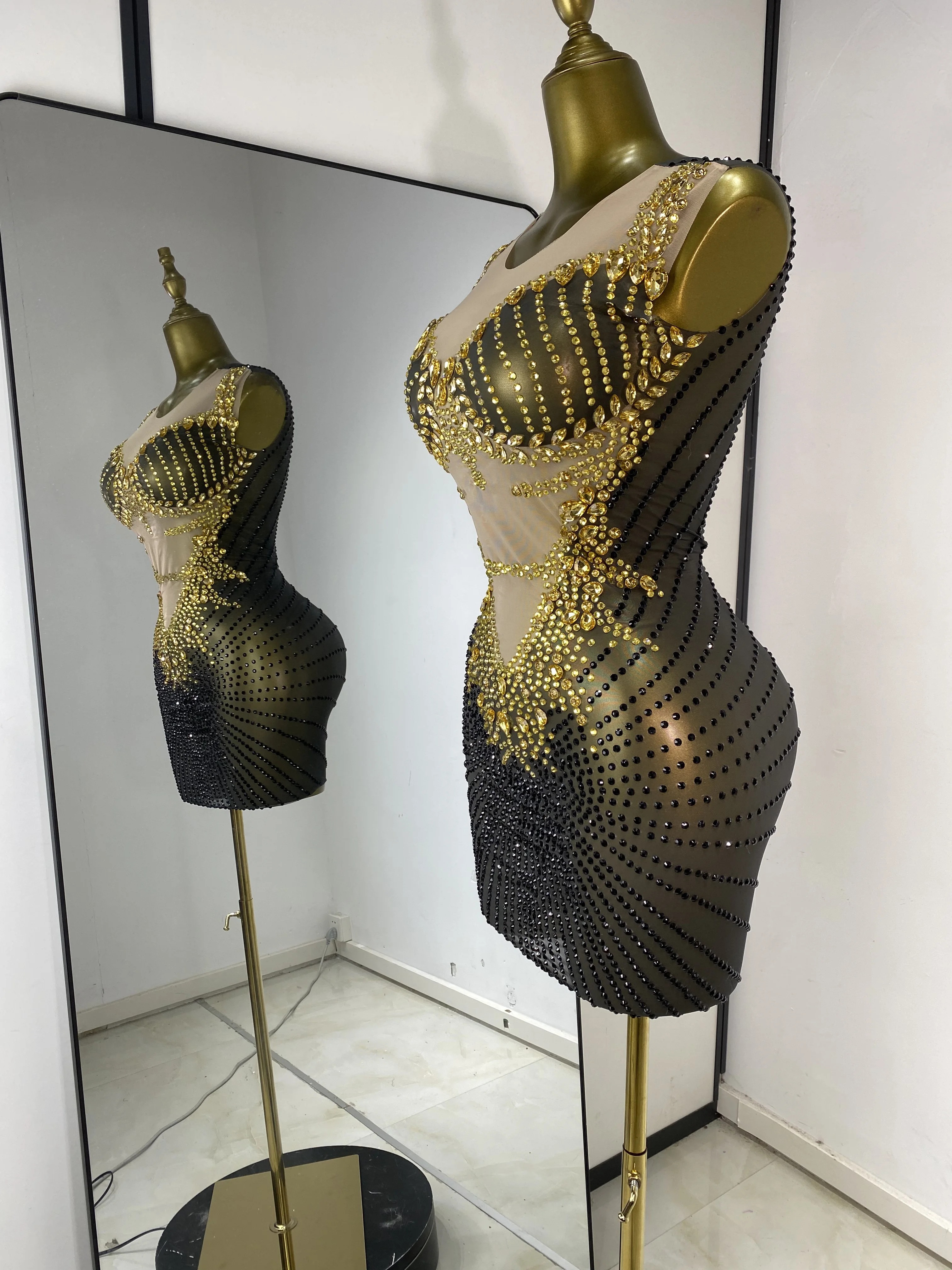 Damska Luksusowa Złota Sukienka Mini Bodycon z Siateczki, Ozdobiona Cyrkoniami, Wysoka Elastyczność, Seksowna, Prześwitująca, Wieczorowa, Klubowa, na Imprezę, do Nocnego Baru