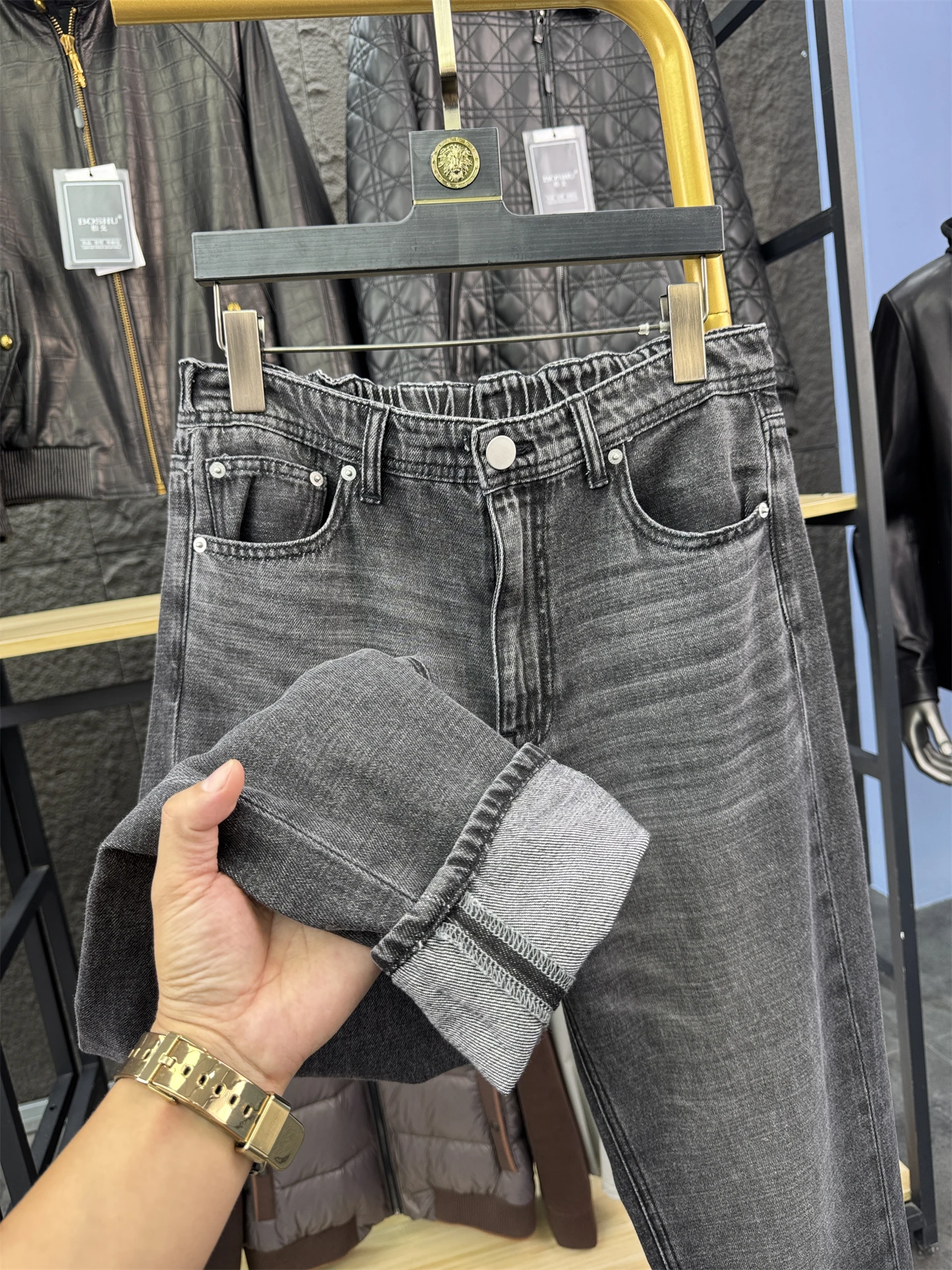 

Svip Men's Comfortable Casual Thiened Cotton Denim Jeans Fall Season Faion Low Waist Zipper Closure Straight Leg Jeans